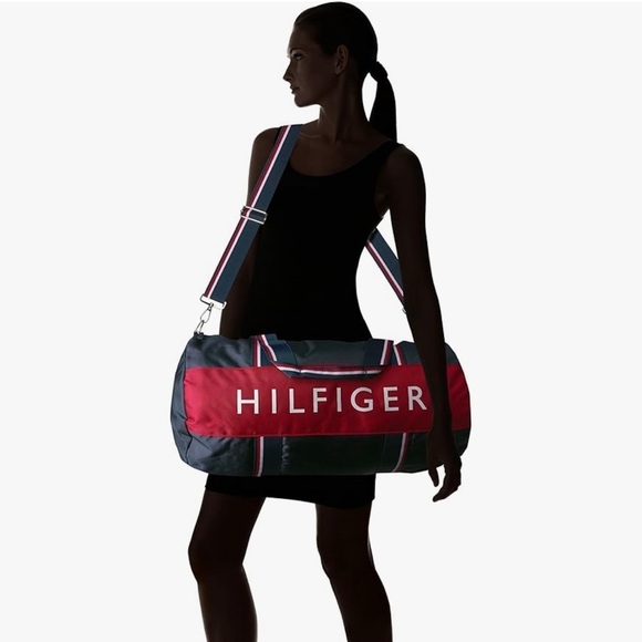 TOMMY HILFIGER SIGNATURE DUFFLE BAG - Picture 1 of 5